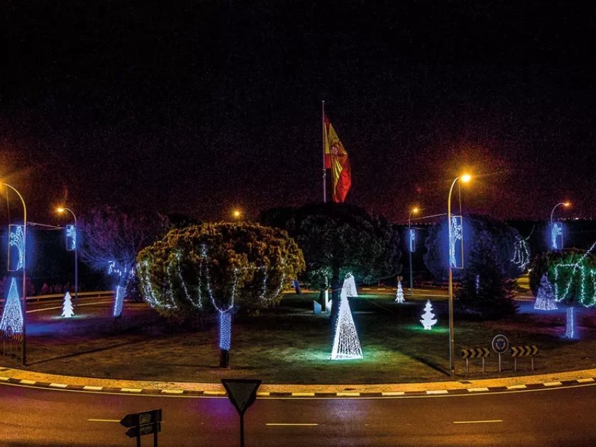 Boadilla del Monte ilumina la Navidad con más de 700 elementos decorativos en sus calles